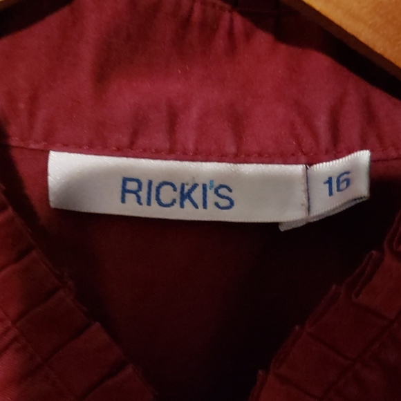 5/$20🕸 short sleeve blouse with ruffles - Picture 2 of 3